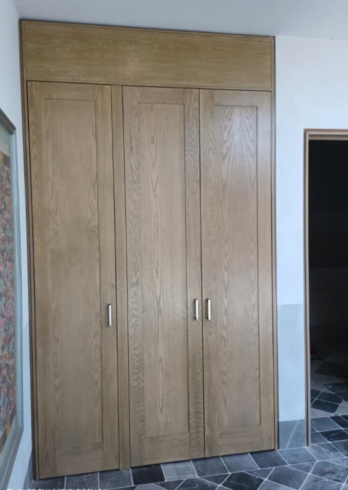 Closet en encino con jaladeras